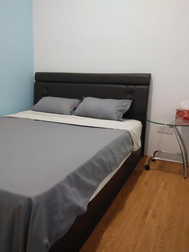 moon eleven hostel airport transit klia