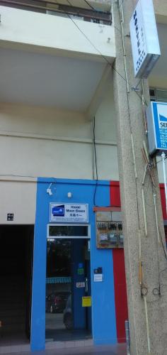 moon eleven hostel airport transit klia