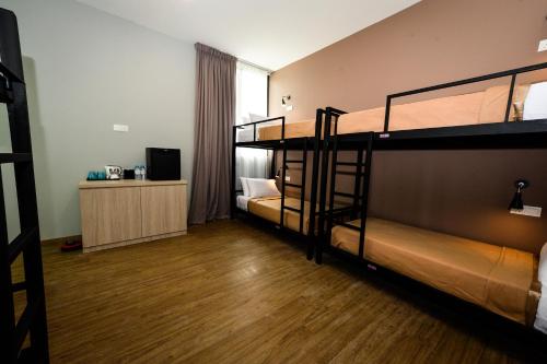 oyo townhouse selayang formerly rhr hotel