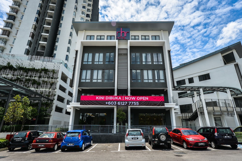 oyo townhouse selayang formerly rhr hotel