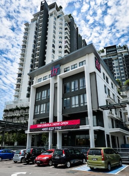 oyo townhouse selayang formerly rhr hotel