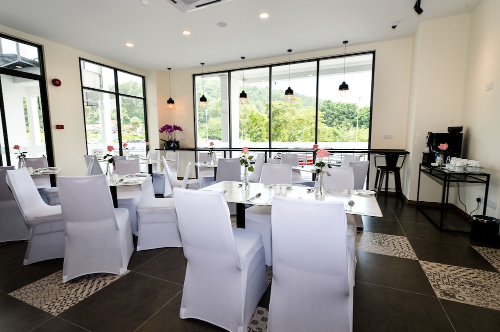 oyo townhouse selayang formerly rhr hotel