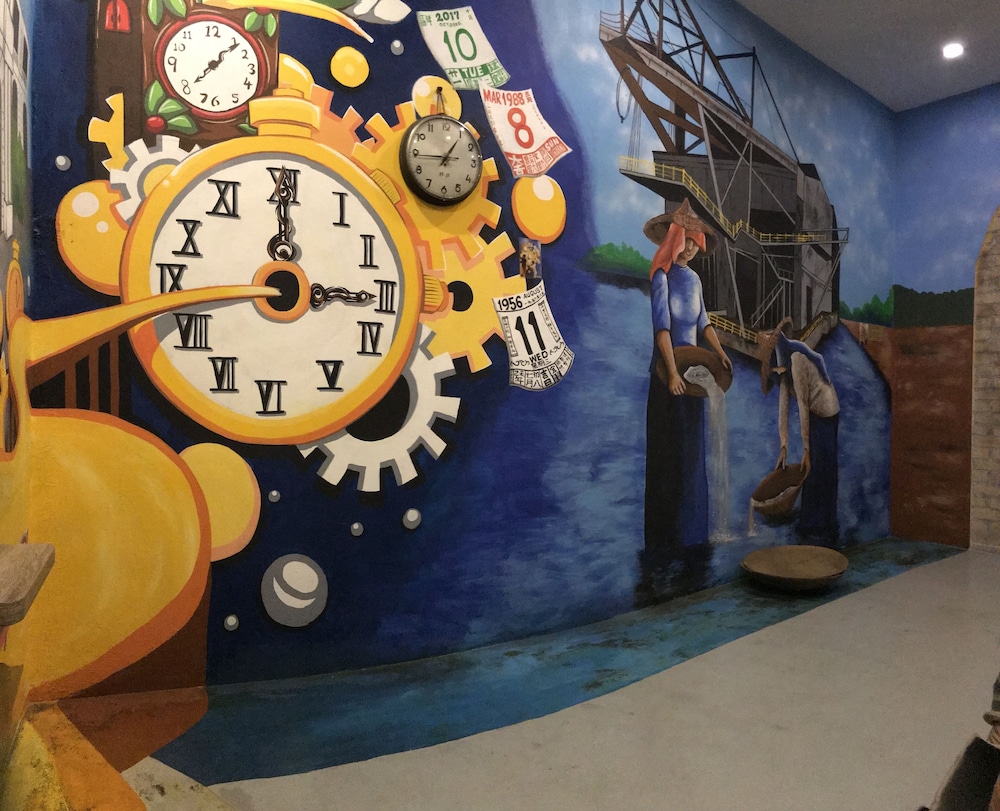 winggarden murals house
