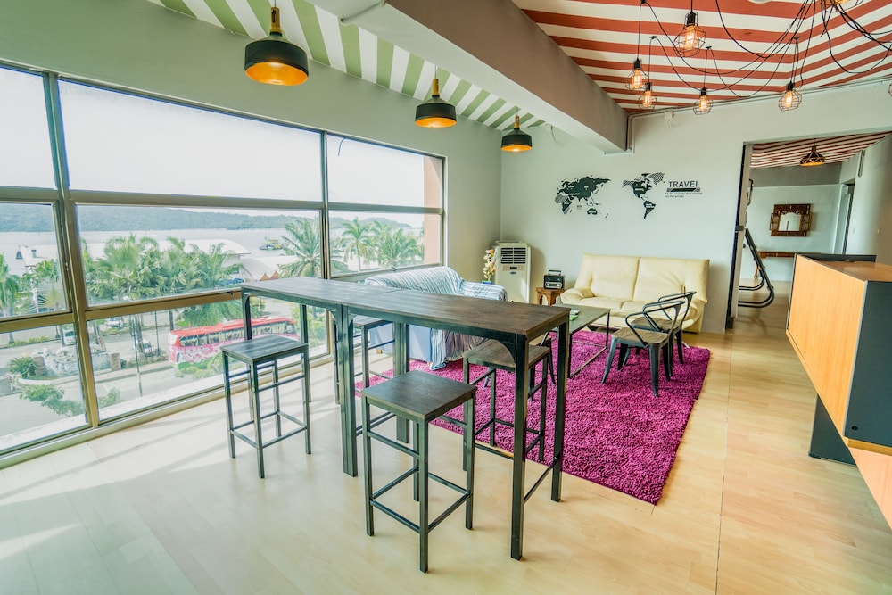 seaview capsule hotel