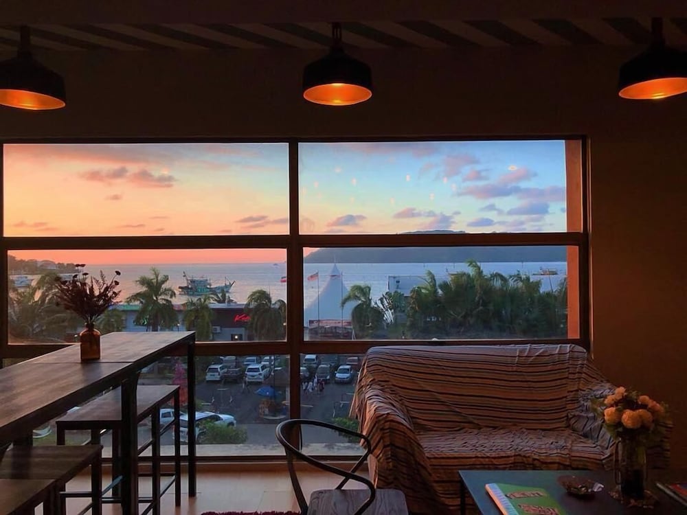 seaview capsule hotel