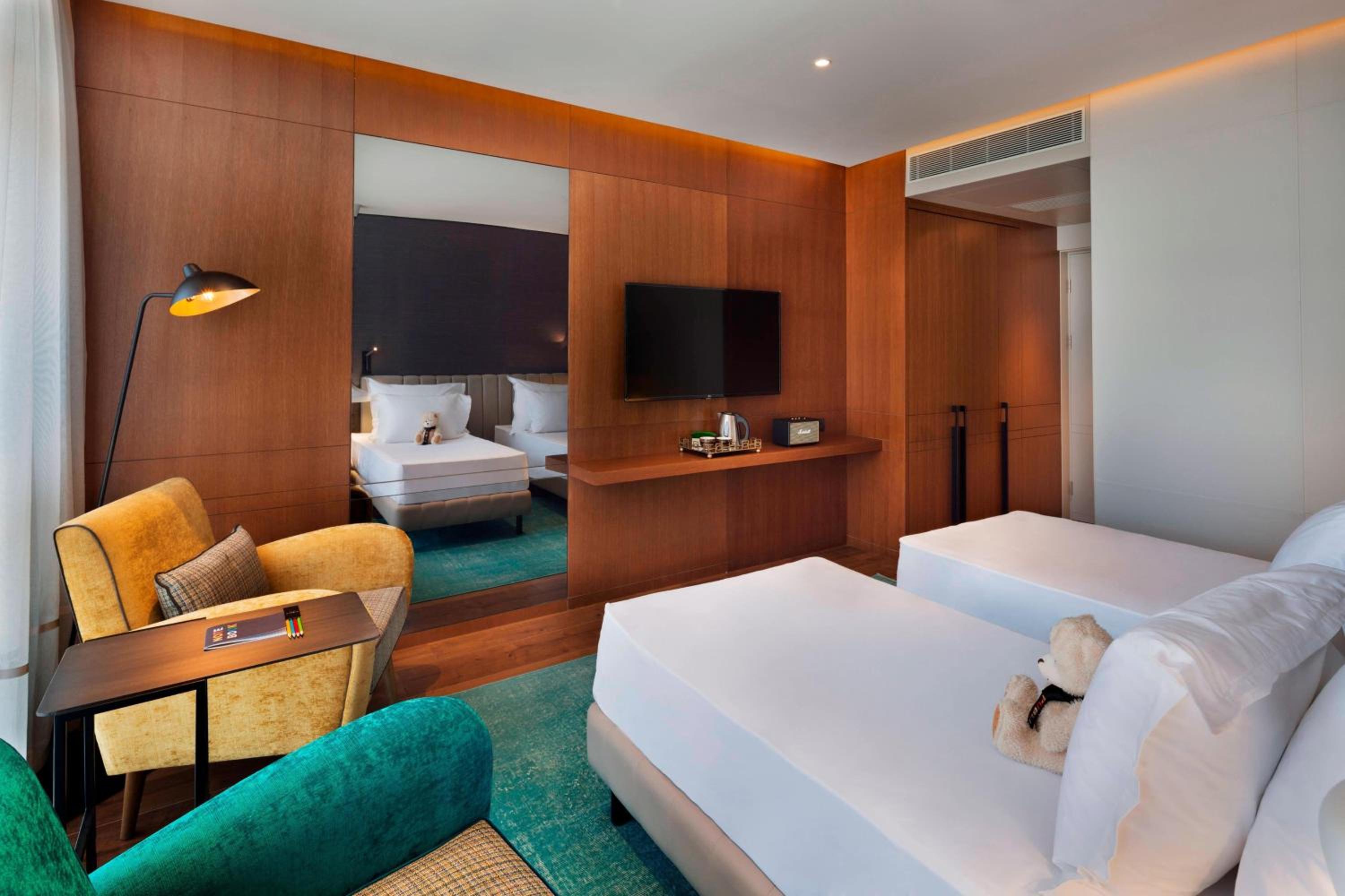 publica isrotel autograph collection