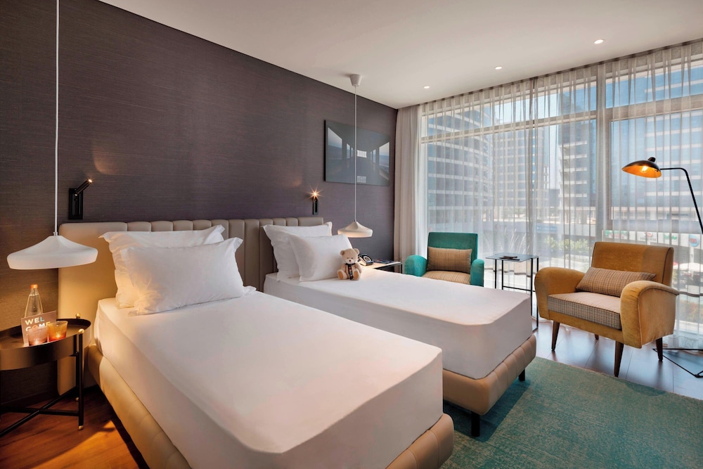 publica isrotel autograph collection