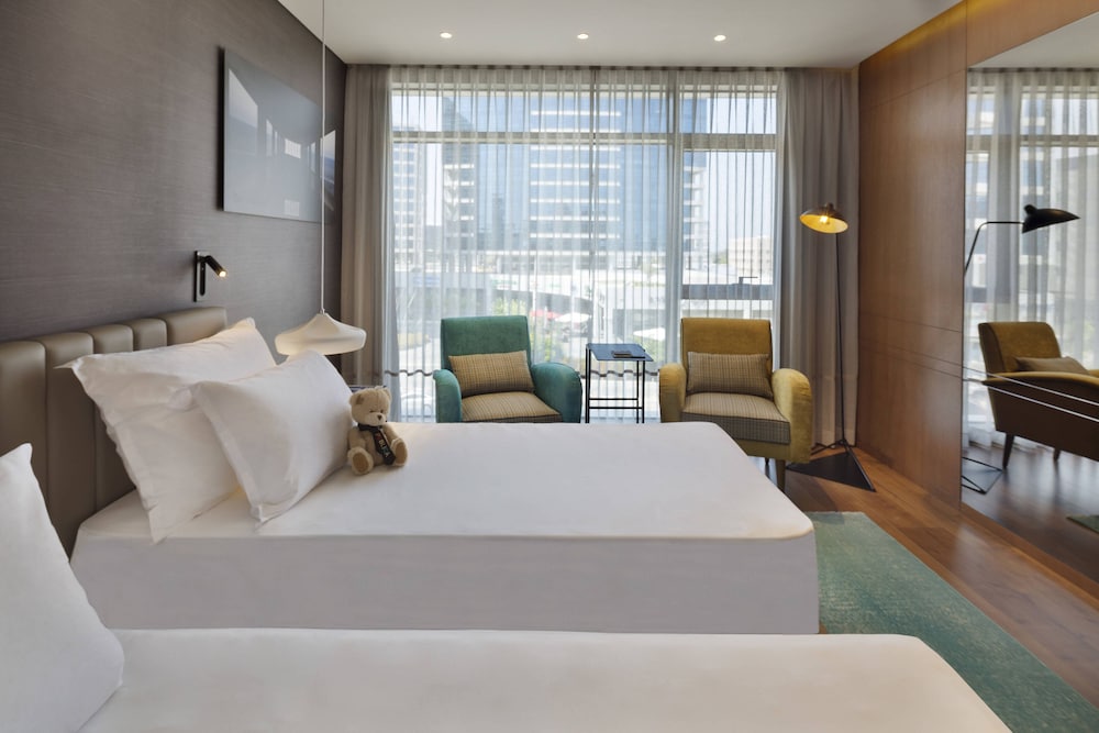 publica isrotel autograph collection