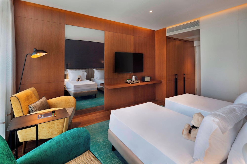 publica isrotel autograph collection