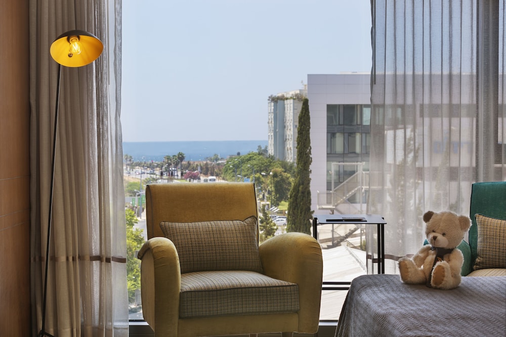 publica isrotel autograph collection