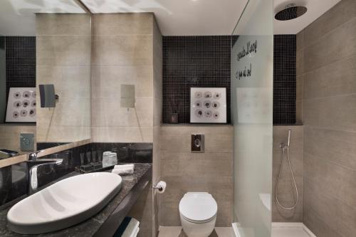 publica isrotel autograph collection