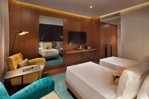 publica isrotel autograph collection
