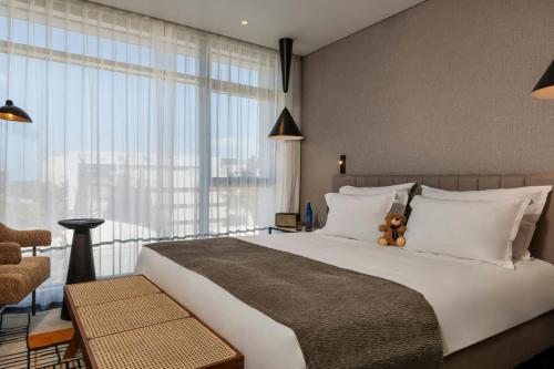 publica isrotel autograph collection