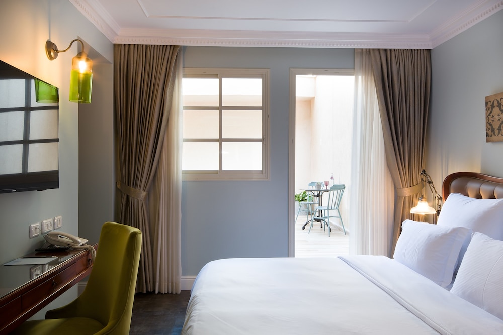 carmella boutique hotel