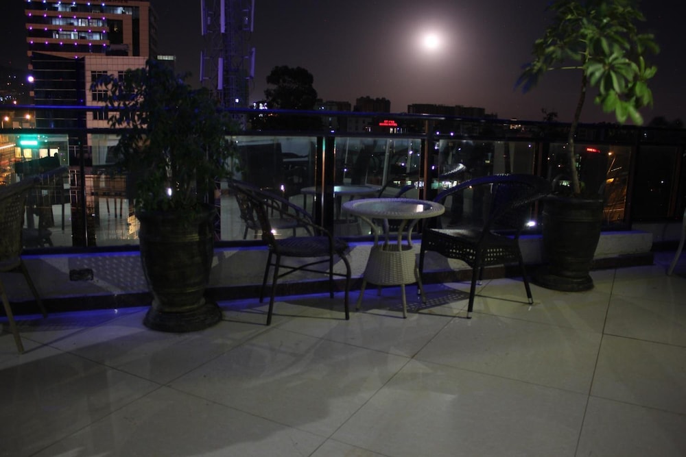 blue birds international hotel