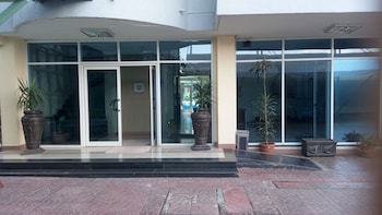 diplomat luxury furnished apartments