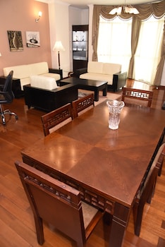 diplomat luxury furnished apartments