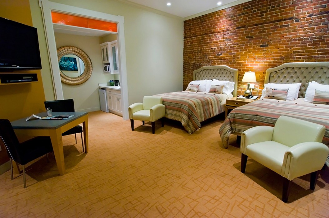 Retro Suites Hotel,Ontario>>Chatham-Kent,4 star