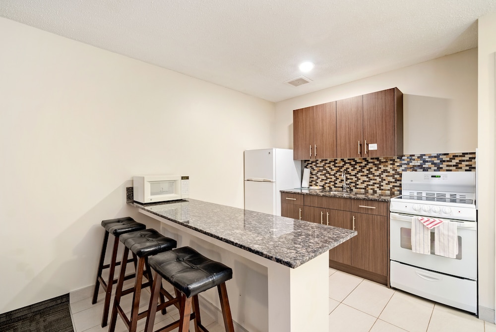 guest house inn and suites