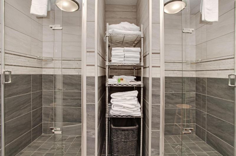 Guest House Inn & Suites,Edson>>Alberta,3 star