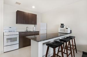 guest house inn and suites