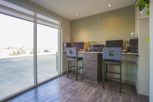 Fairfield Inn & Suites By Marriott Airdrie,Balzac>>Airdrie,3 star