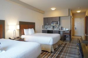 Fairfield Inn & Suites By Marriott Airdrie,Balzac>>Airdrie,3 star