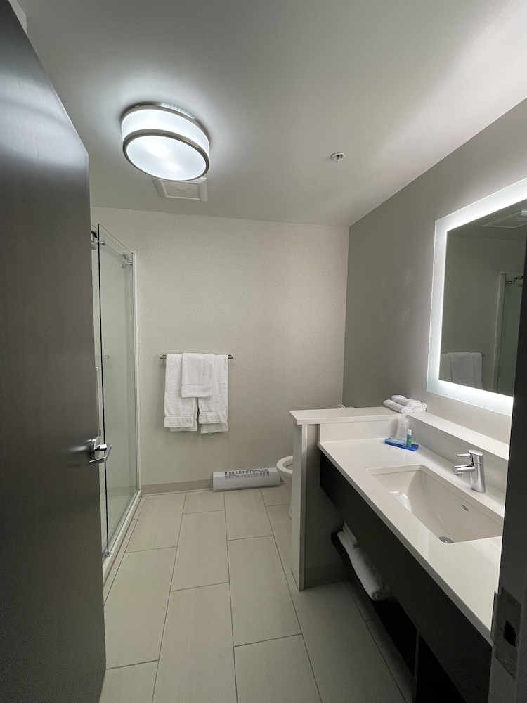 holiday inn express and suites gatineau ottawa