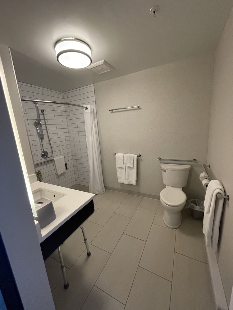 holiday inn express and suites gatineau ottawa