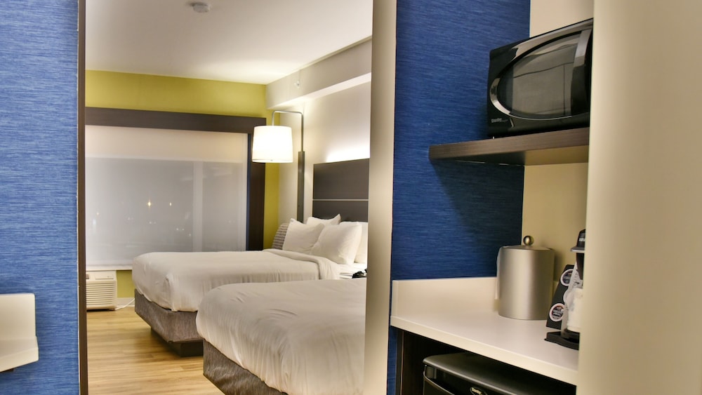 holiday inn express and suites gatineau ottawa
