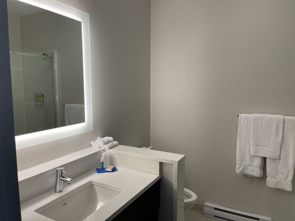 holiday inn express and suites gatineau ottawa