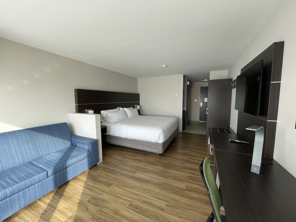 holiday inn express and suites gatineau ottawa