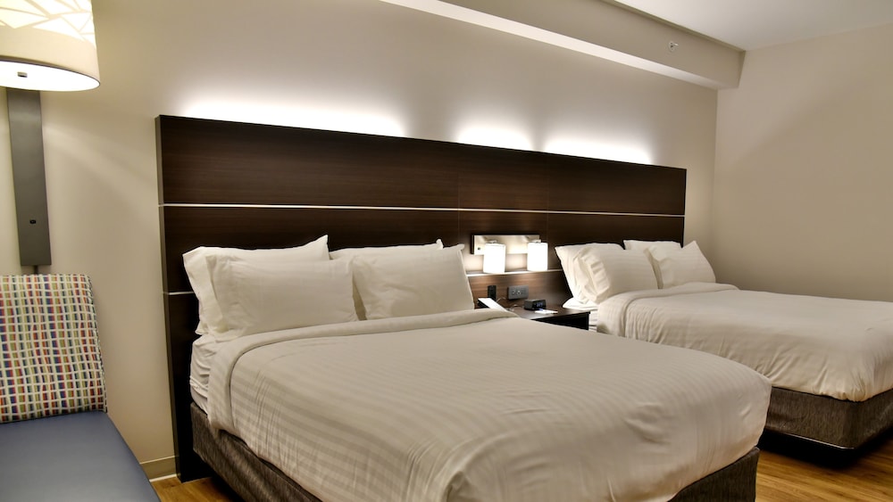 holiday inn express and suites gatineau ottawa