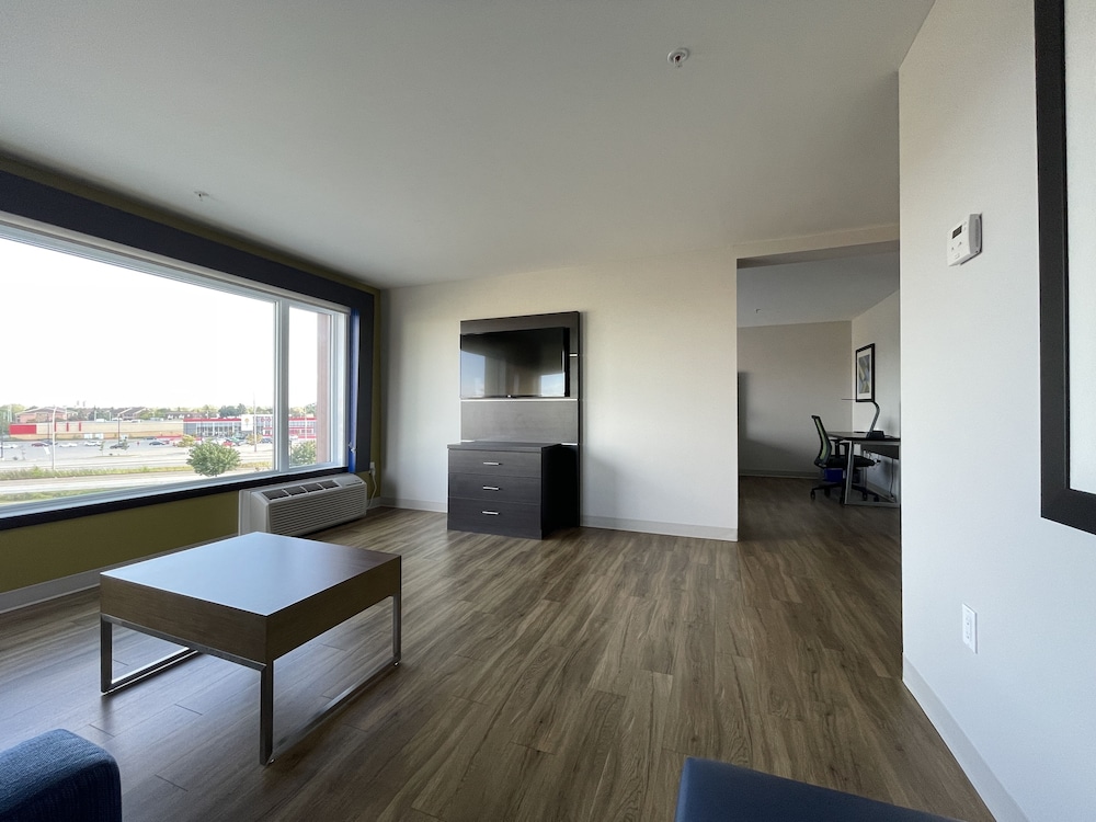 holiday inn express and suites gatineau ottawa