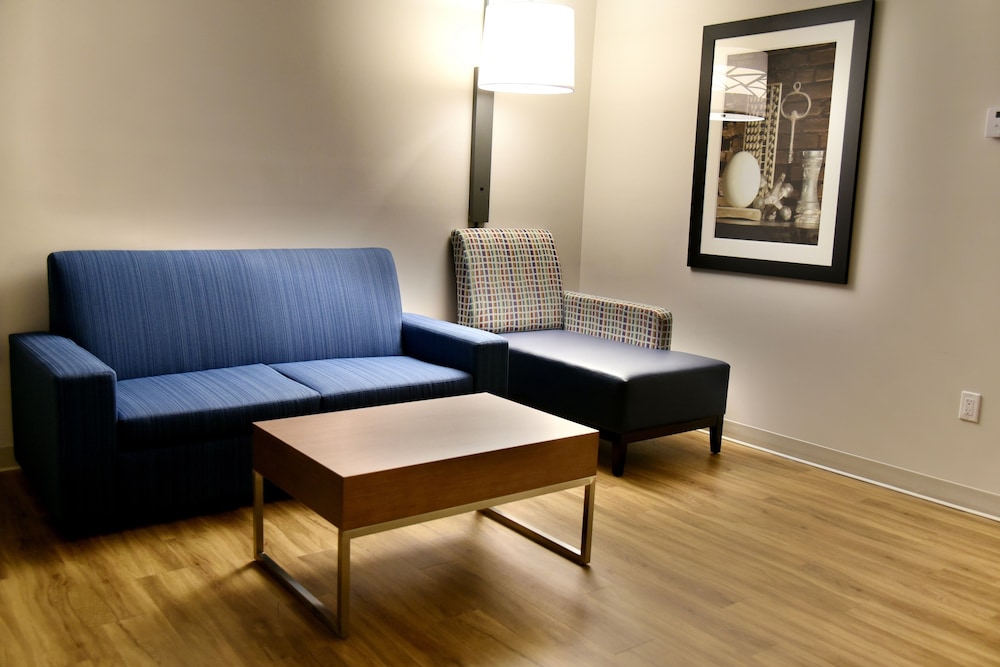 holiday inn express and suites gatineau ottawa
