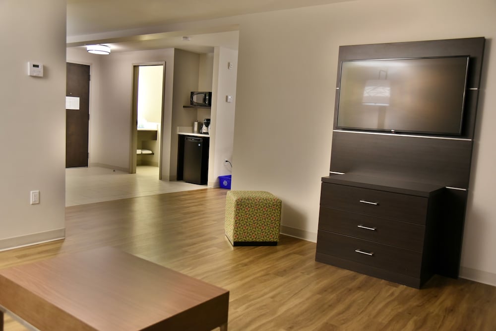 holiday inn express and suites gatineau ottawa