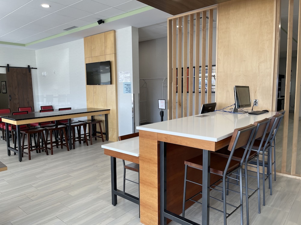 holiday inn express and suites gatineau ottawa
