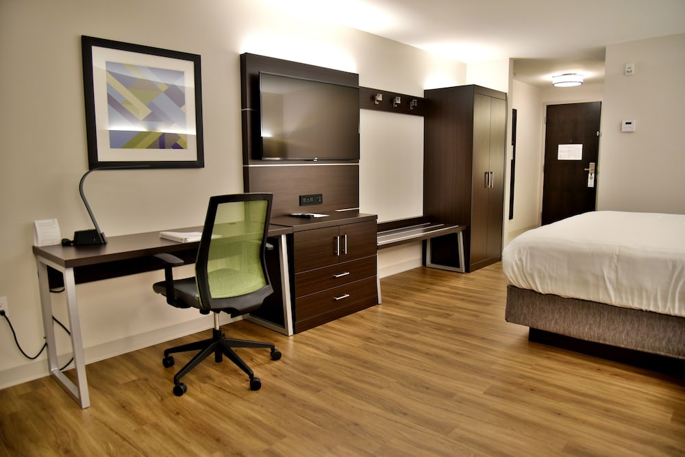 holiday inn express and suites gatineau ottawa