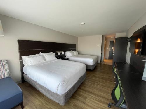 holiday inn express and suites gatineau ottawa