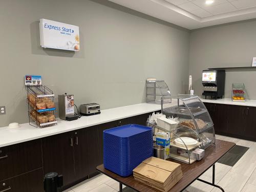 holiday inn express and suites gatineau ottawa