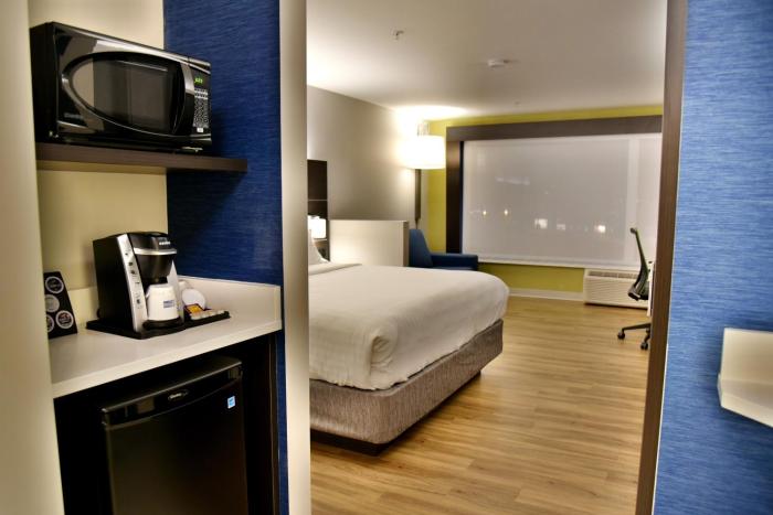 holiday inn express and suites gatineau ottawa