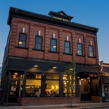 eleven revelstoke lodge