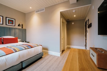 eleven revelstoke lodge
