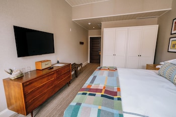 eleven revelstoke lodge