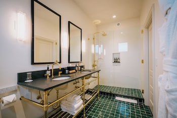 eleven revelstoke lodge