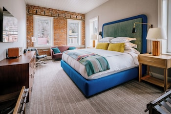 eleven revelstoke lodge
