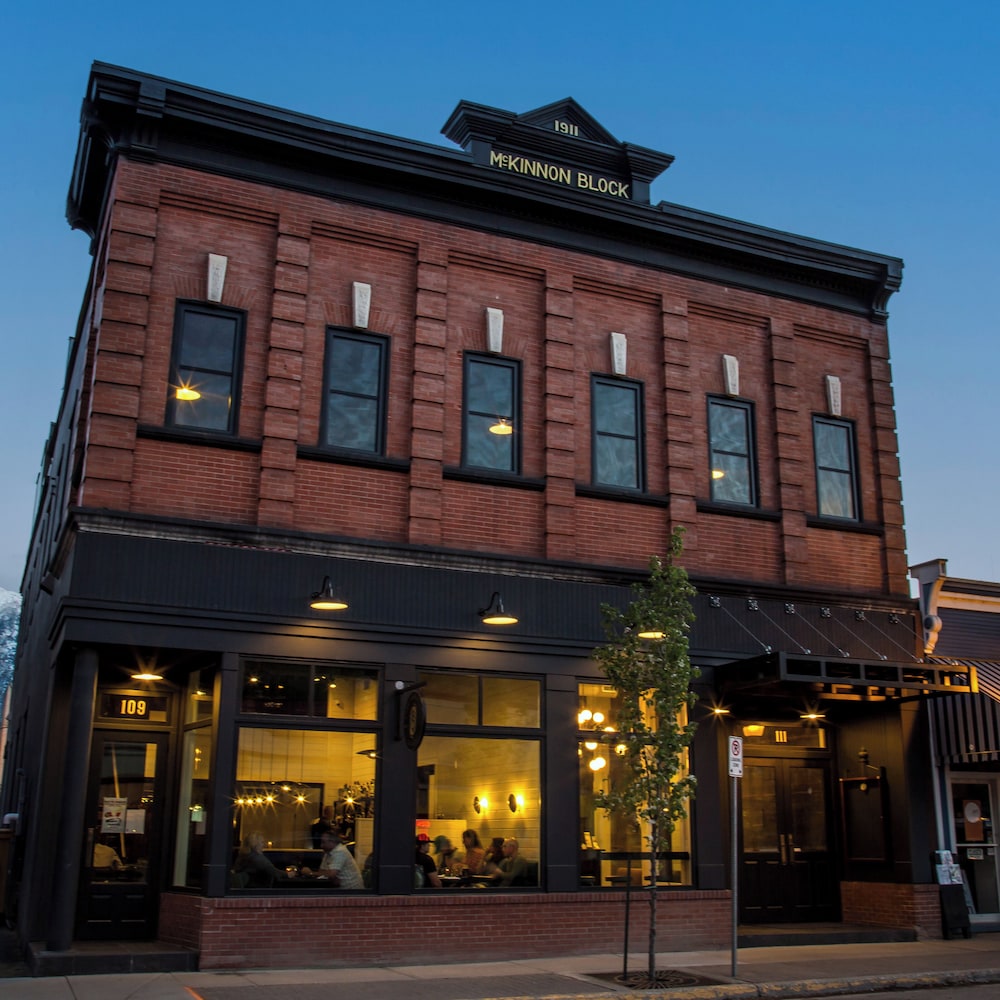 eleven revelstoke lodge