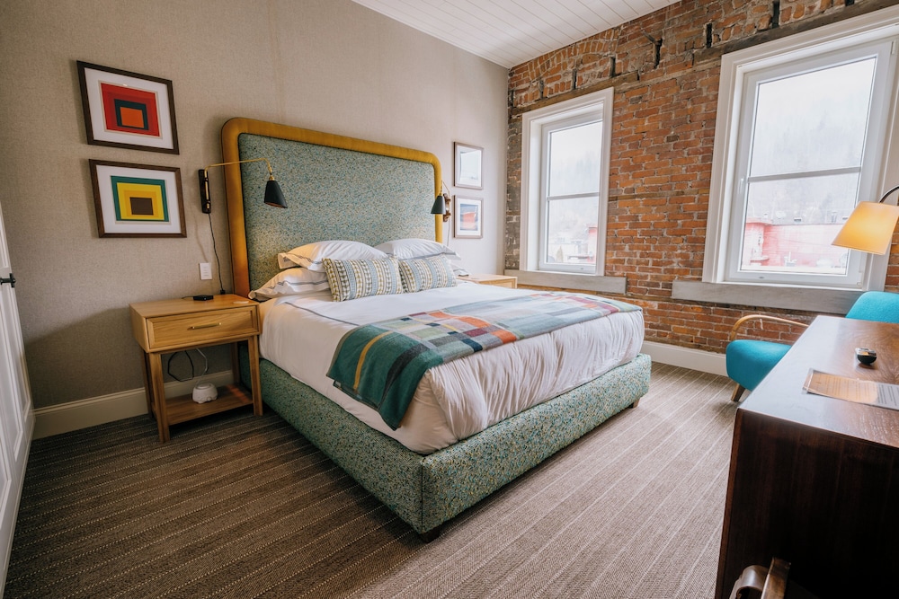 eleven revelstoke lodge