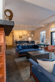 Eleven Revelstoke Lodge,Canada>>Revelstoke,4 star