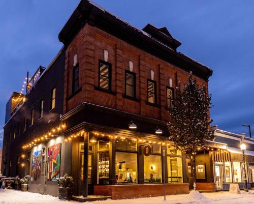 eleven revelstoke lodge